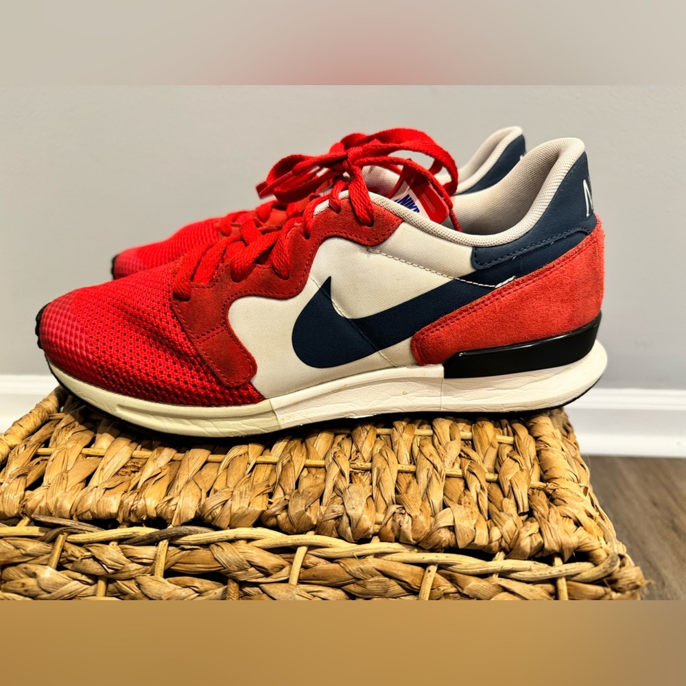 Nike Air Berwuda (555305-601) - Men’s 9.5